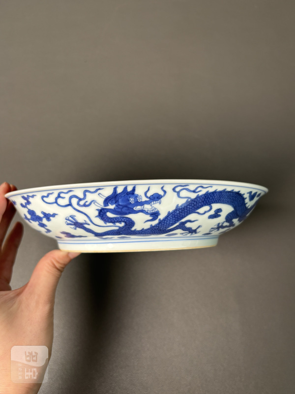 清乾隆 青花云龙纹盘一对（带老盒） - 图18